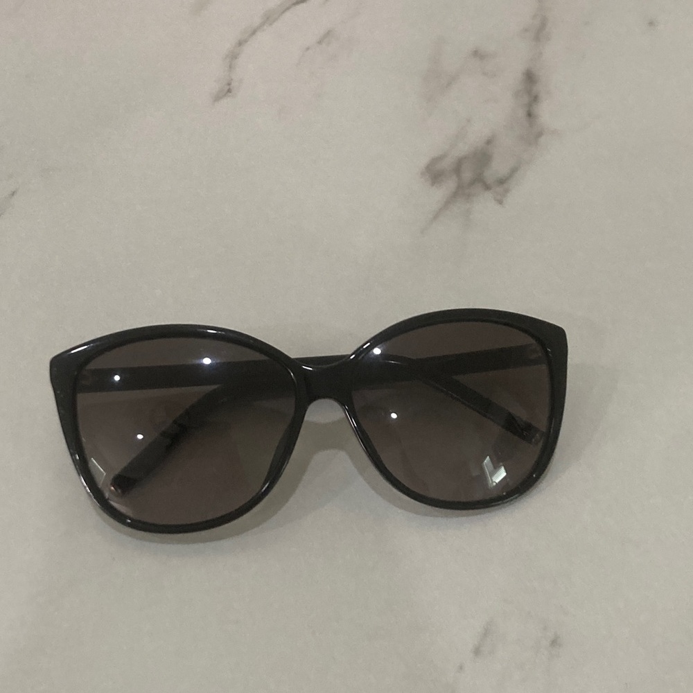 Women's Black Cat-Eye Sunglasses - Sleek Fashion Accessory